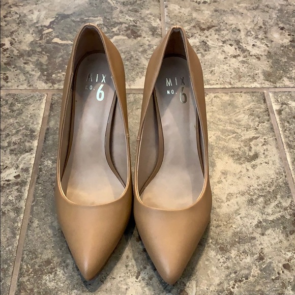 Sand Beige pointy toe heels - Picture 2 of 7